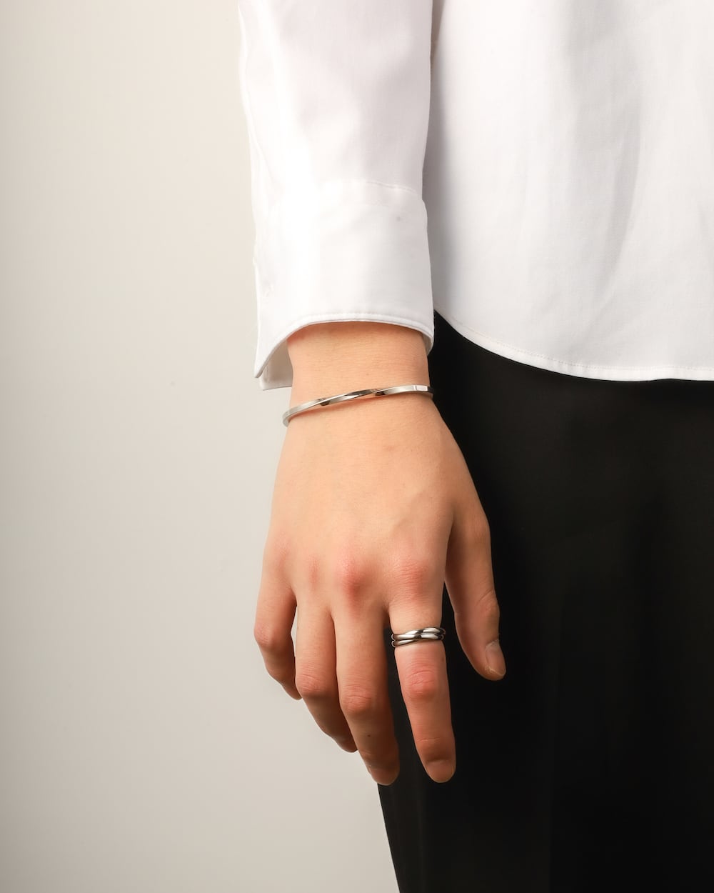 アクセサリー DORJE TWIST BANGLE ショッパー付】Twist bangle | GLUCK（グルック）のプレゼント・ギフト